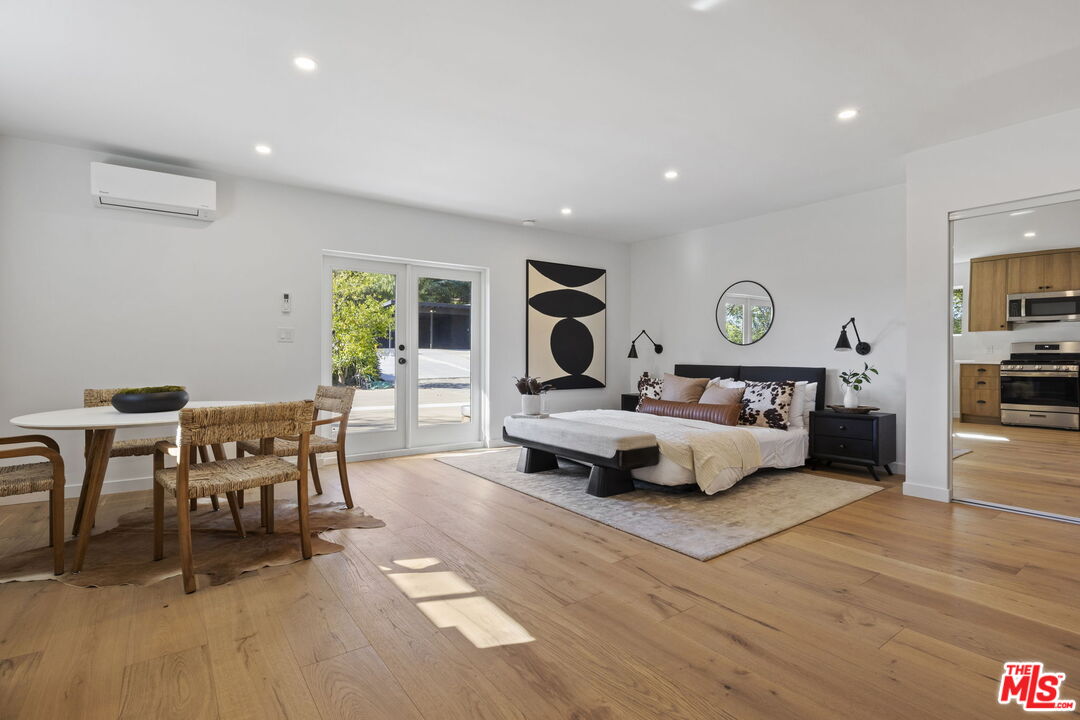 431 Montana Circle Ojai, CA 93023 - Photo 56 of 73 a living room with furniture and a dining table