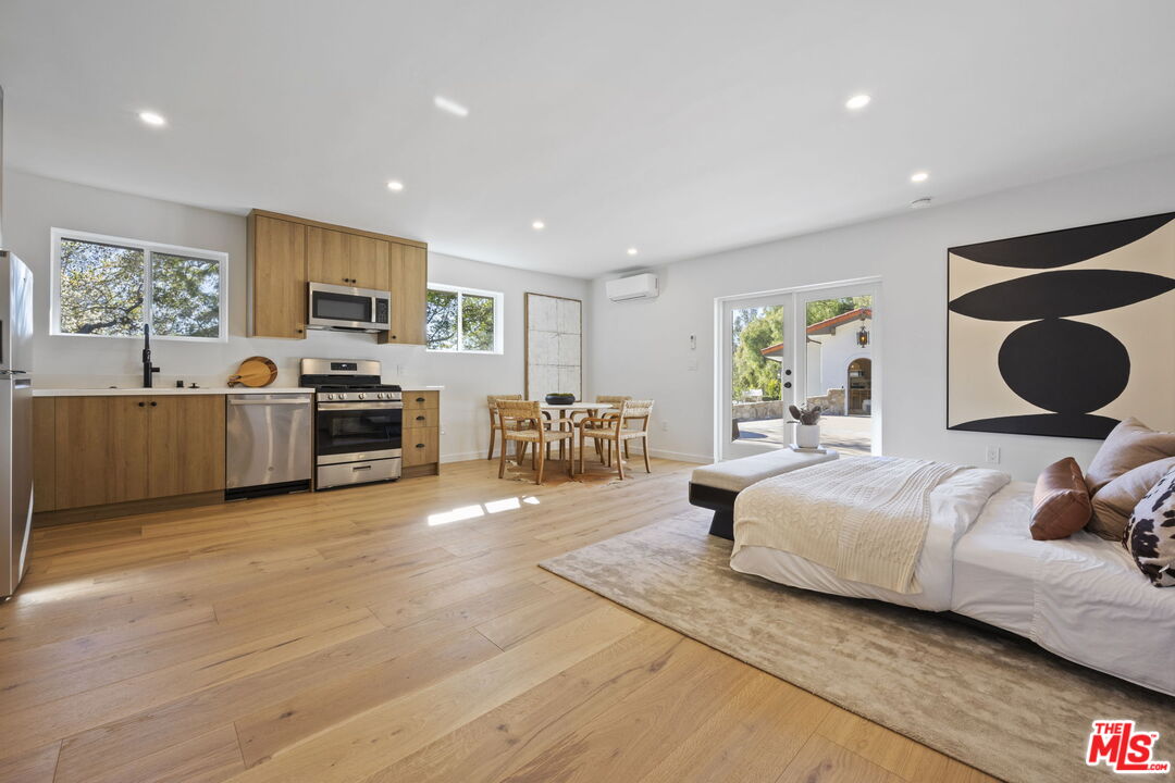 431 Montana Circle Ojai, CA 93023 - Photo 57 of 73 a bed room with furniture and a flat screen tv