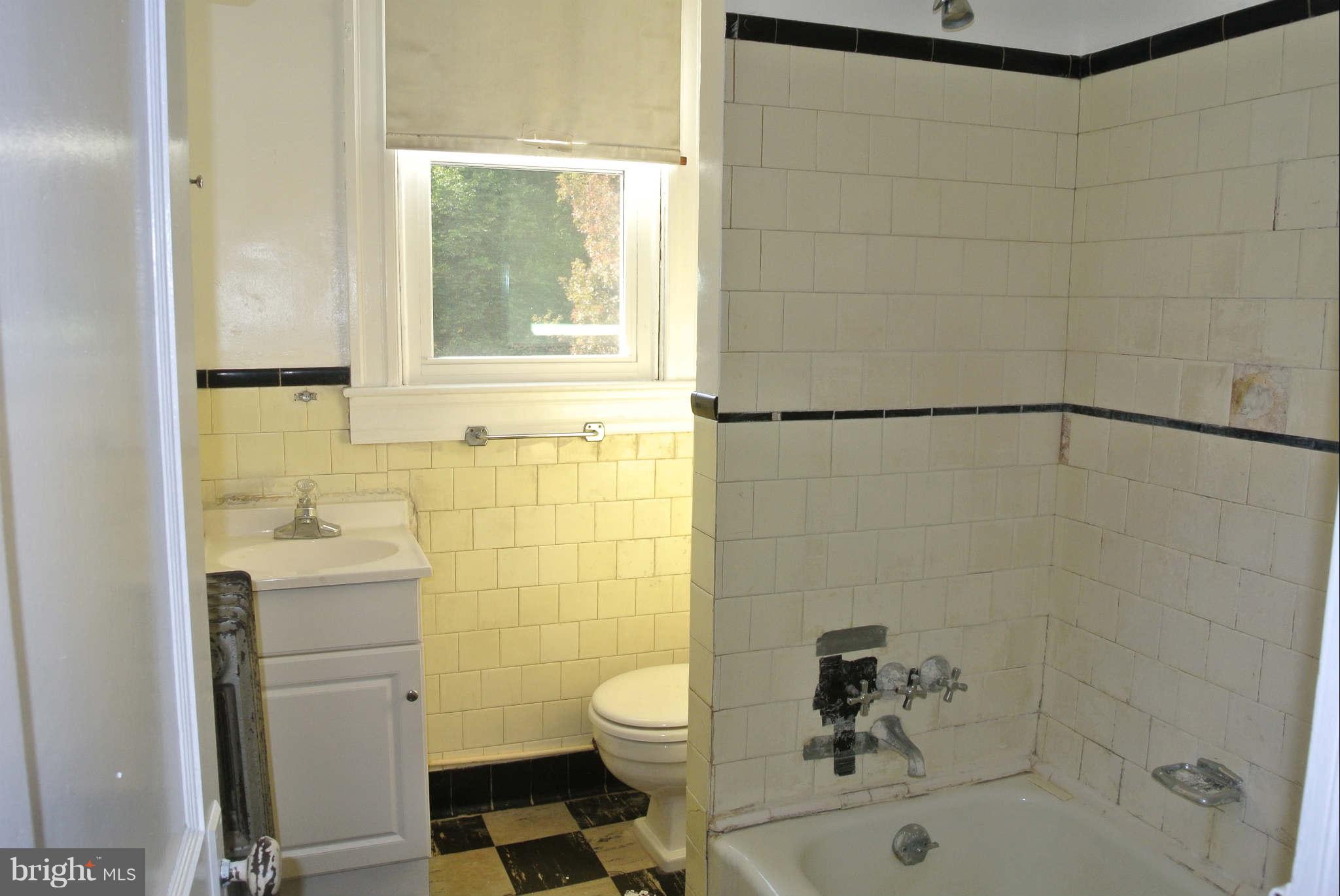 9 North Wickham Road Baltimore, MD 21229 - Photo 11 of 16 Bath