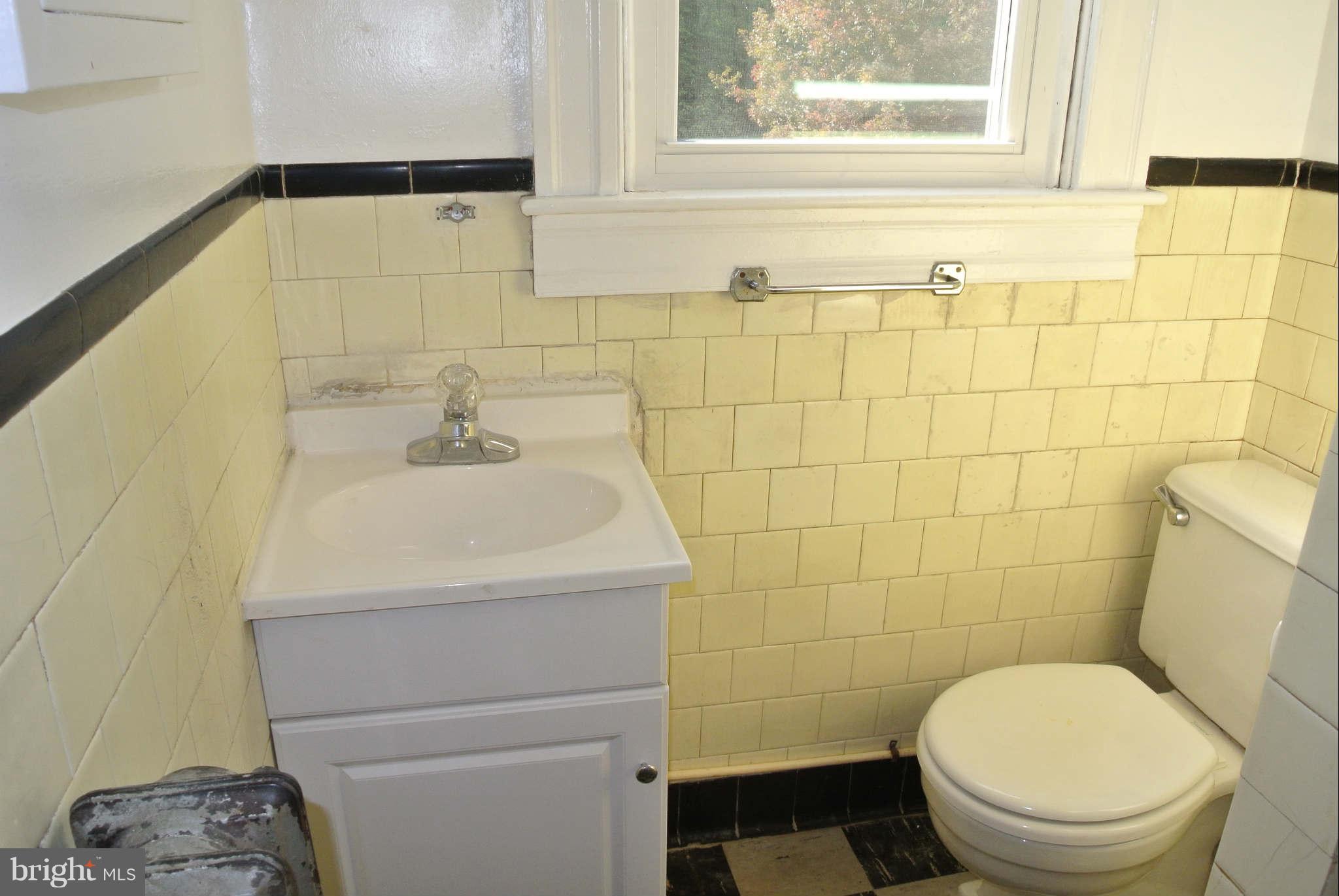 9 North Wickham Road Baltimore, MD 21229 - Photo 12 of 16 Bath