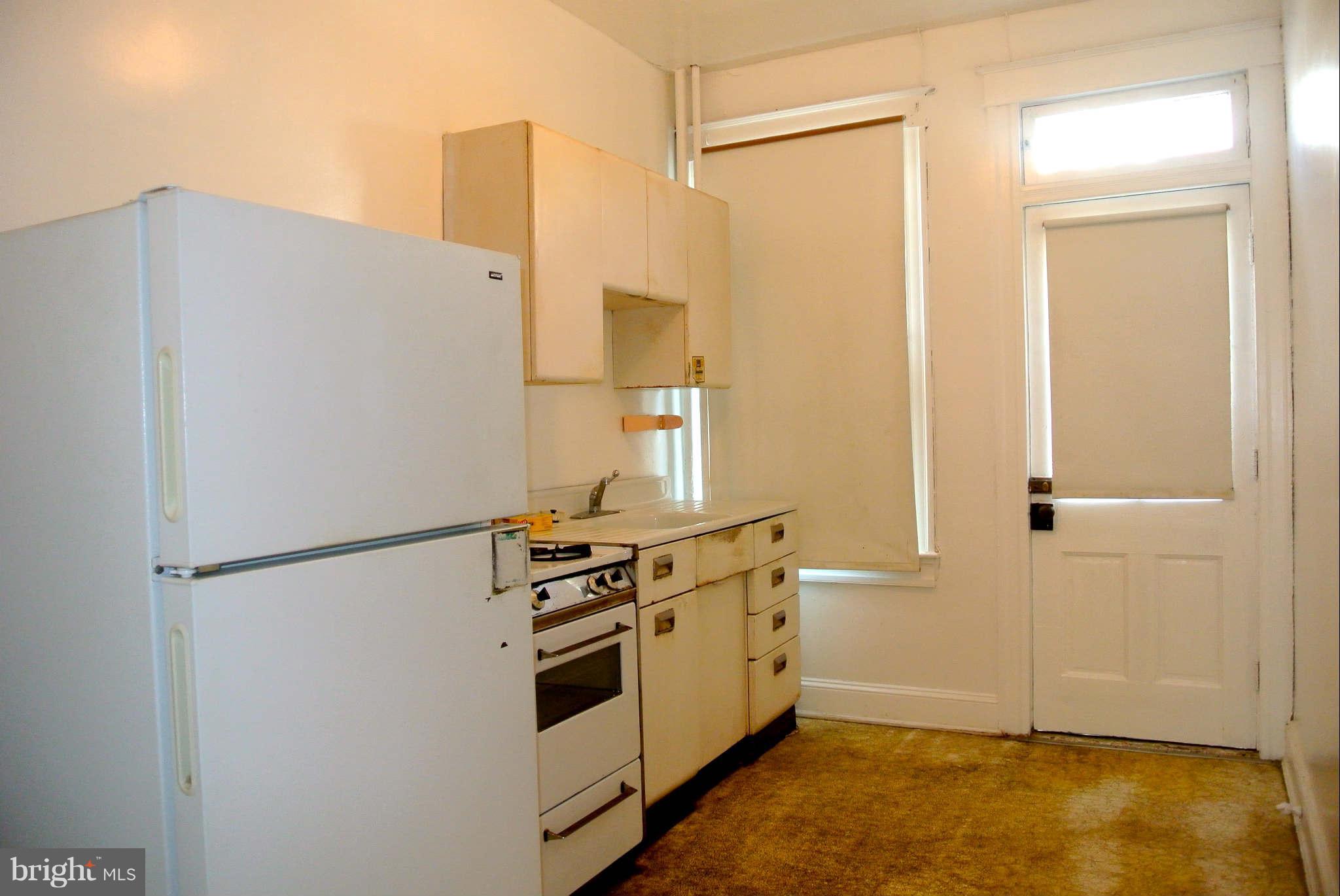 9 North Wickham Road Baltimore, MD 21229 - Photo 6 of 16 Kitchen