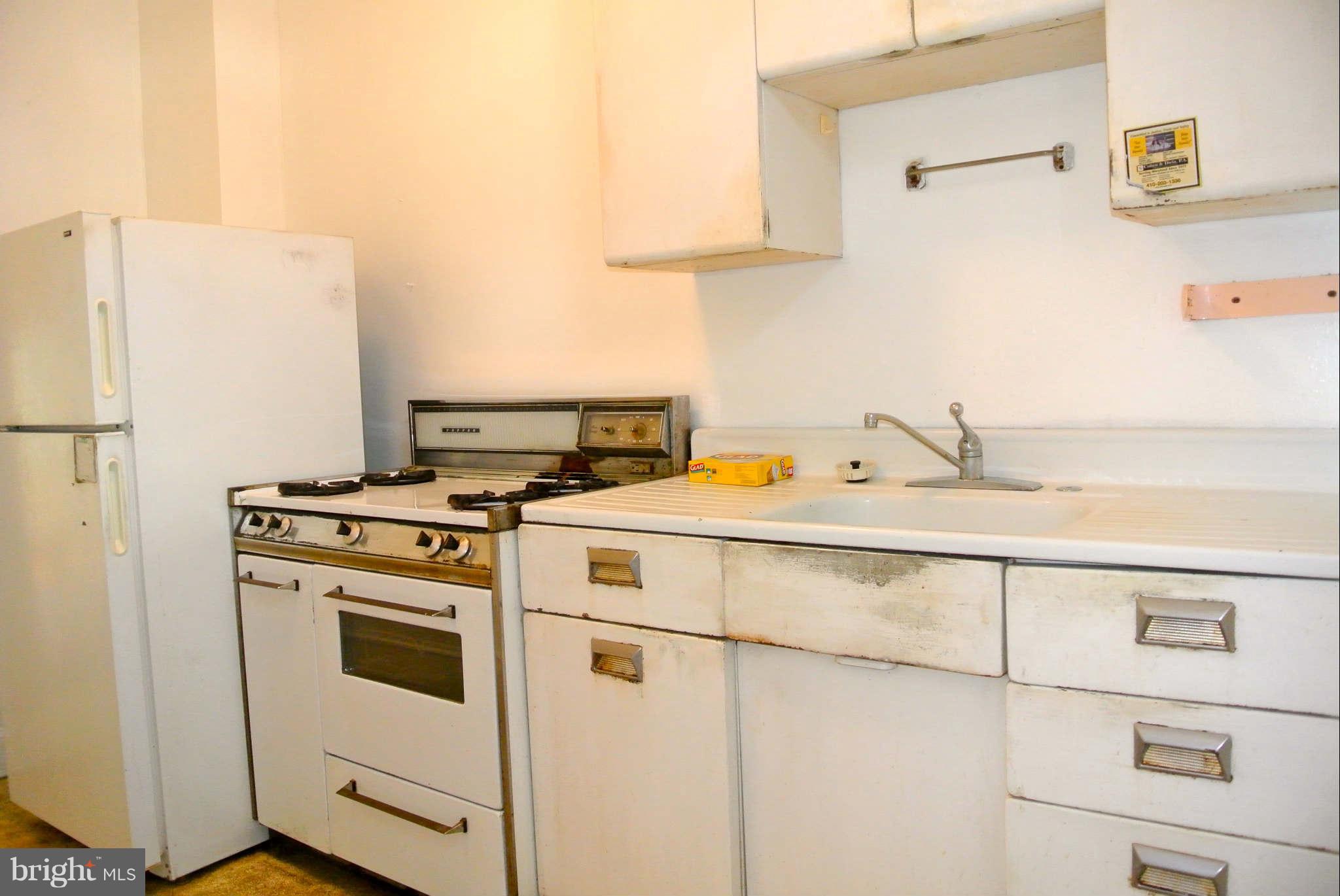 9 North Wickham Road Baltimore, MD 21229 - Photo 7 of 16 Kitchen