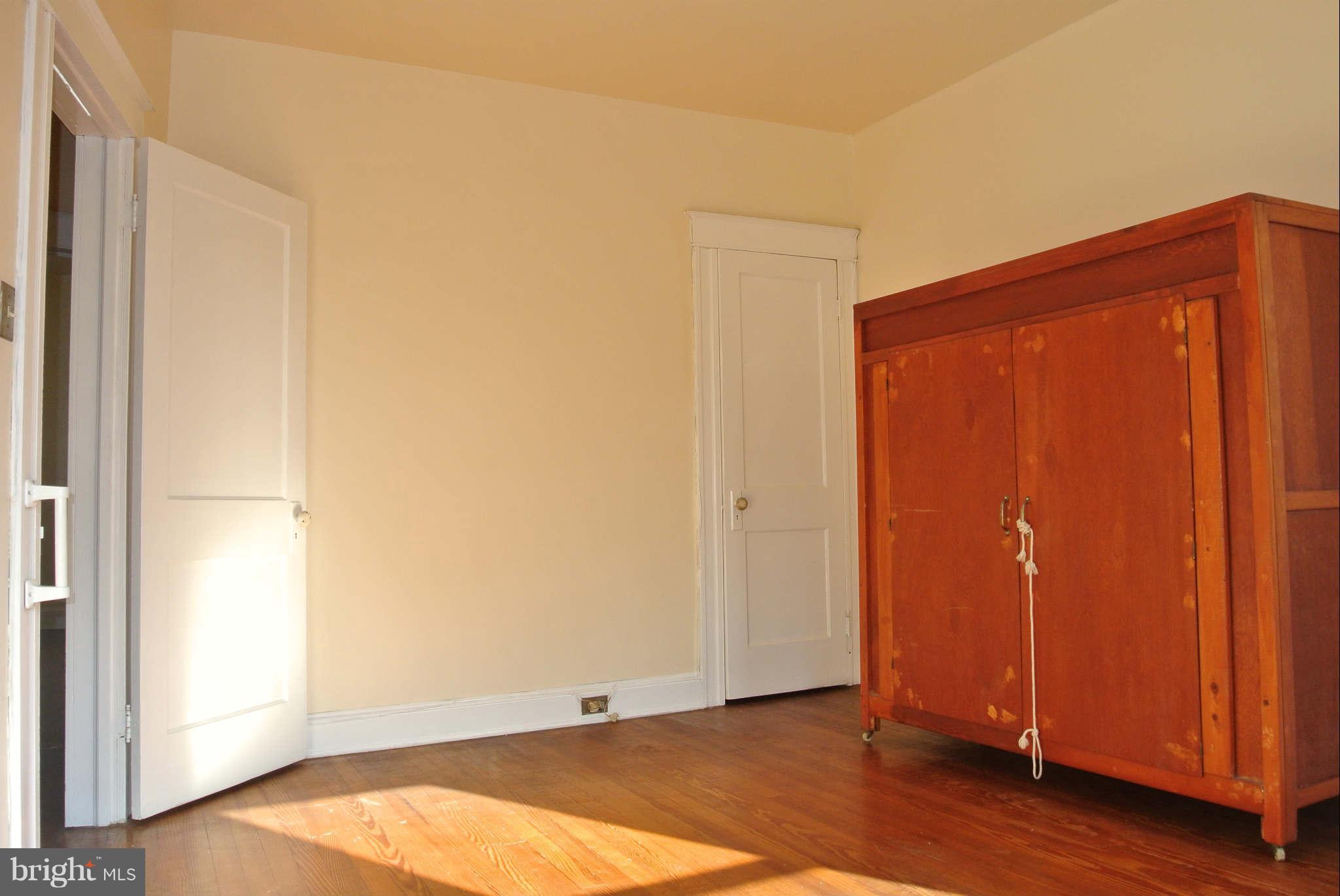9 North Wickham Road Baltimore, MD 21229 - Photo 8 of 16 Bedroom (Master)