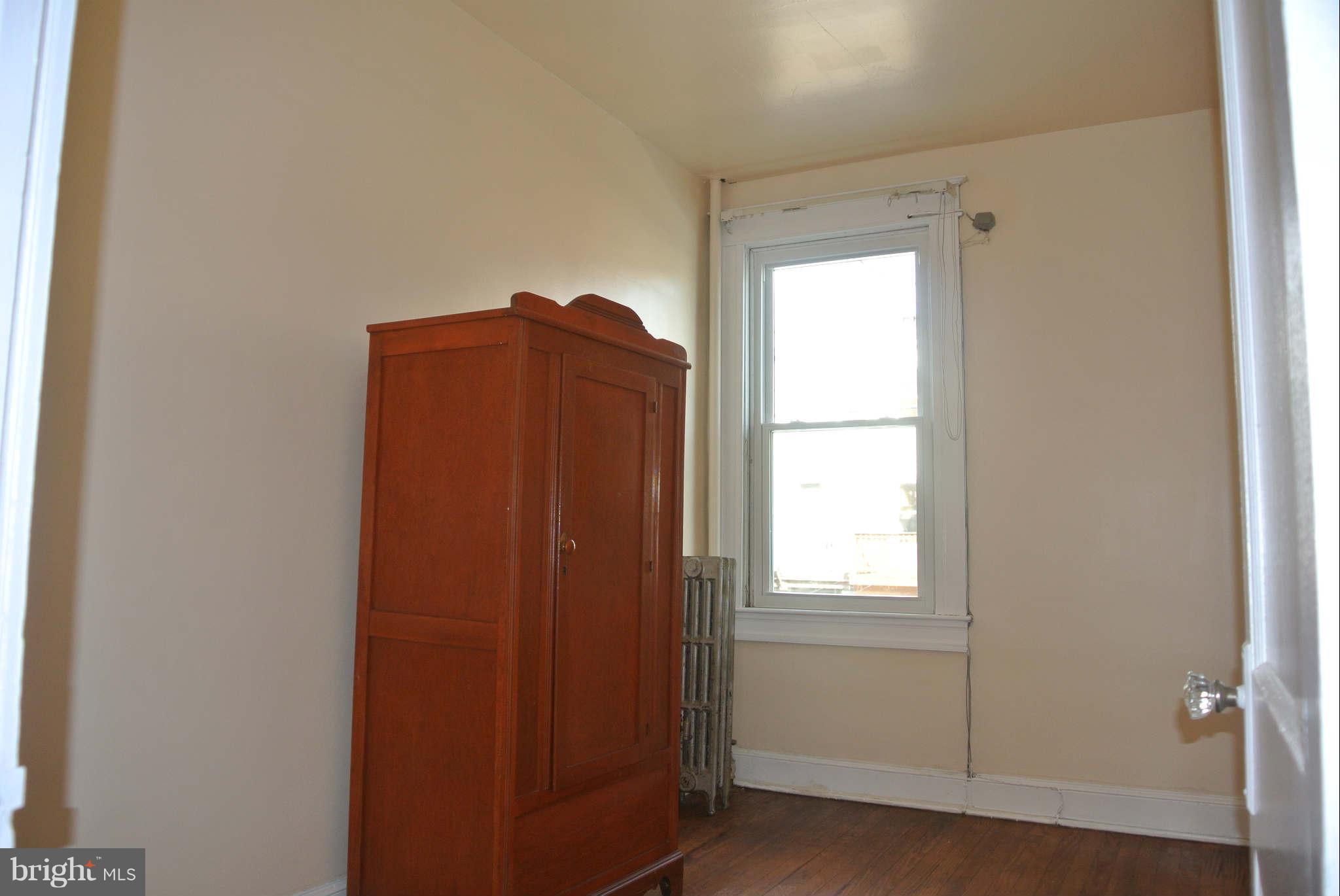 9 North Wickham Road Baltimore, MD 21229 - Photo 10 of 16 Bedroom 3