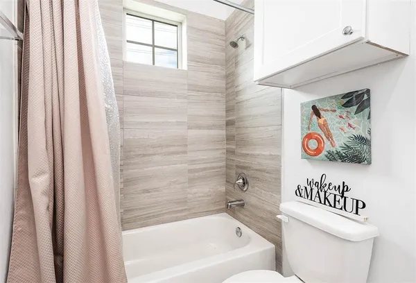 a bathroom with a bathtub and a shower curtain