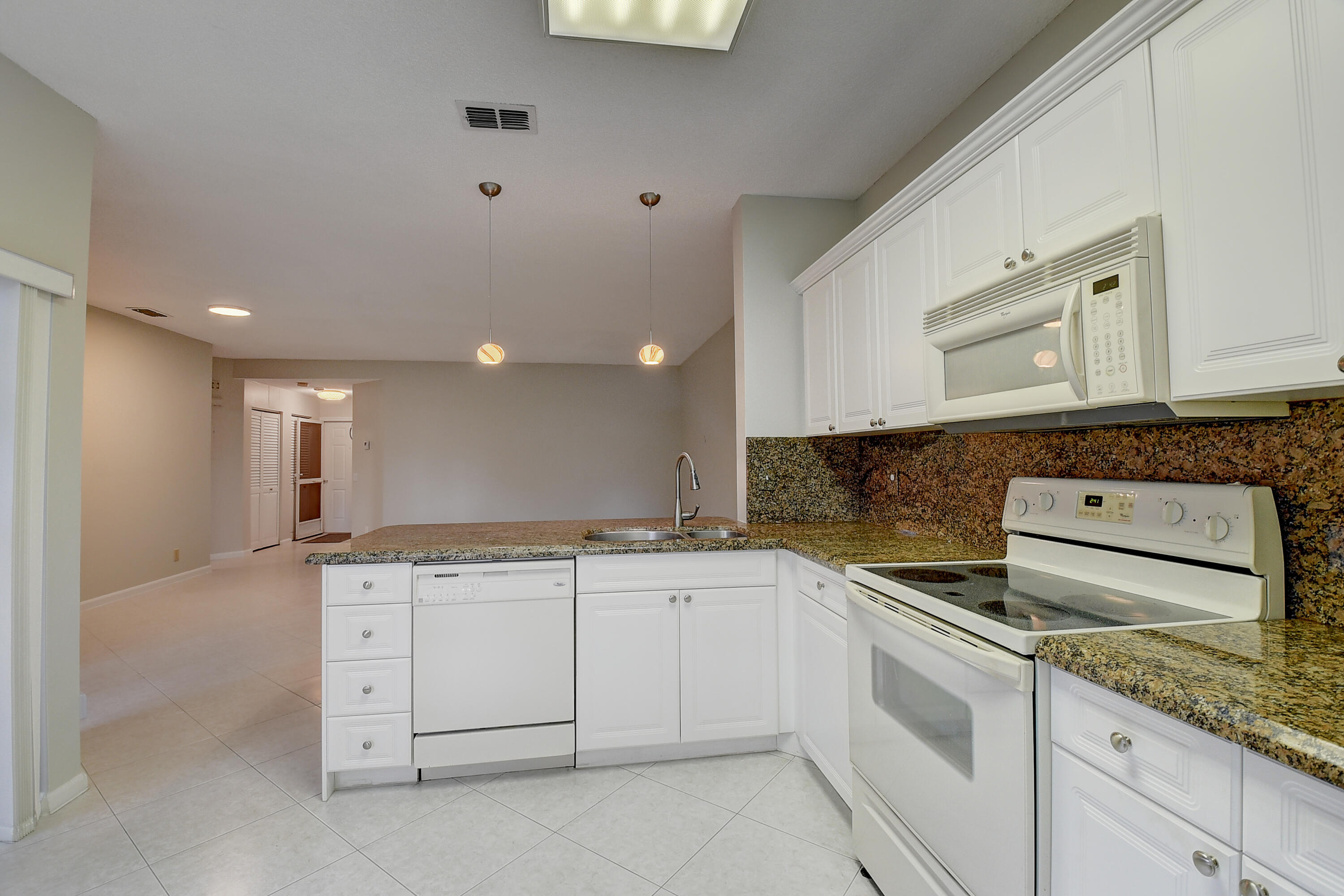 6672 Via Regina Boca Raton, FL 33433 - Photo 8 of 43 3 (9)