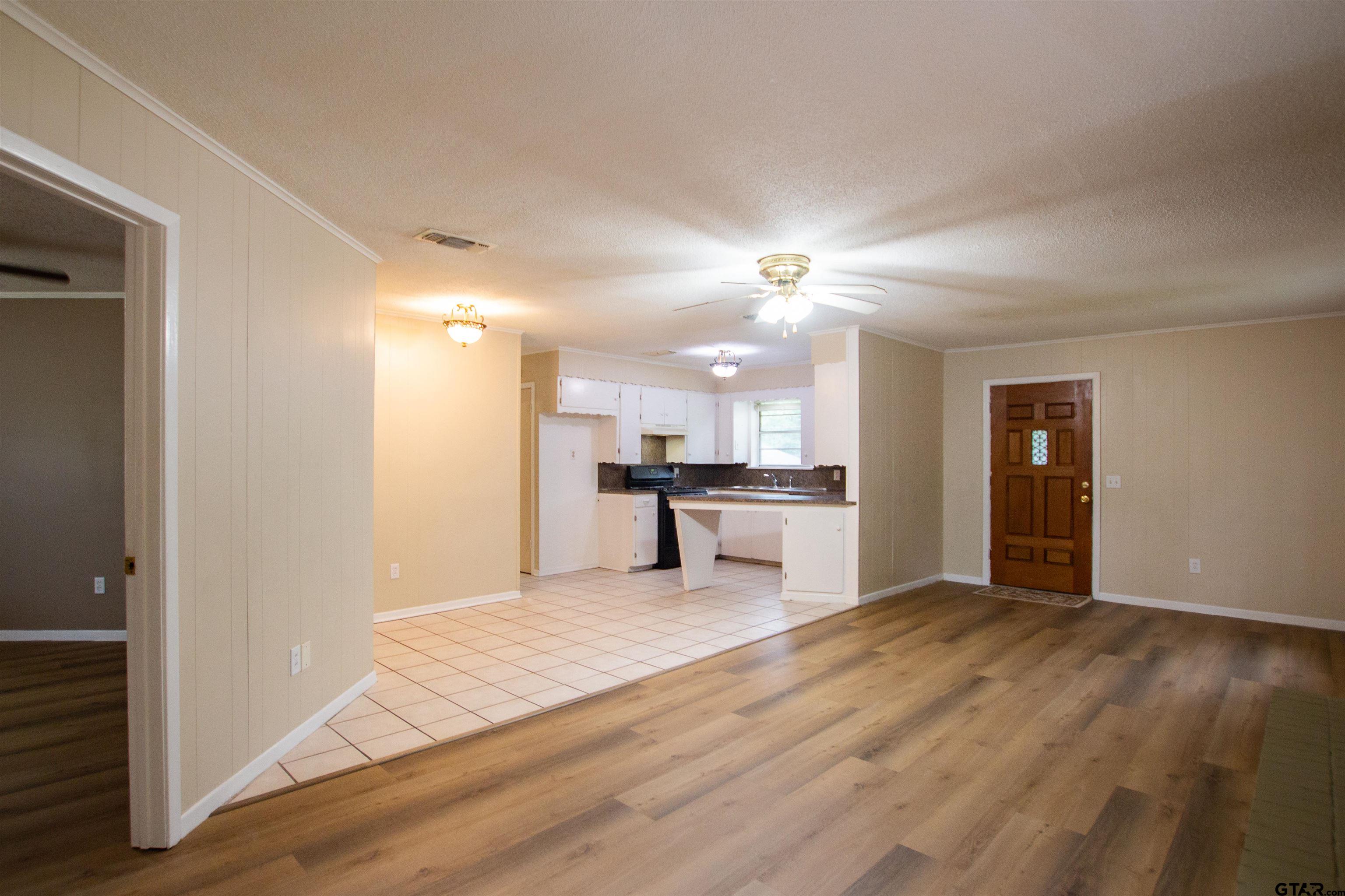 209 Miles Street Longview, TX 75605 - Photo 8 of 34