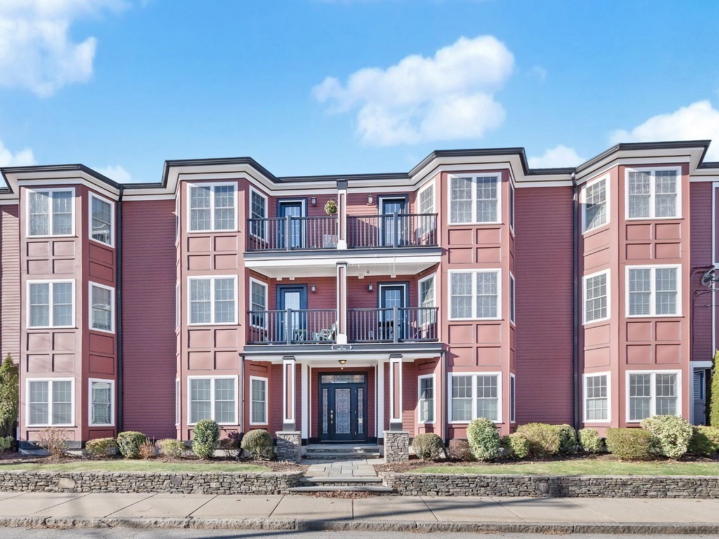 32 Common Street, Unit 23 Waltham, MA 02451 - Photo 2 of 34