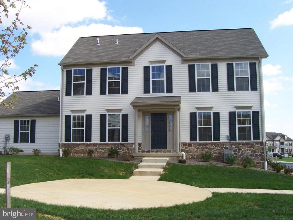 615 East Newport Road, Unit 3 Lititz, PA 17543 - Photo 1 of 8