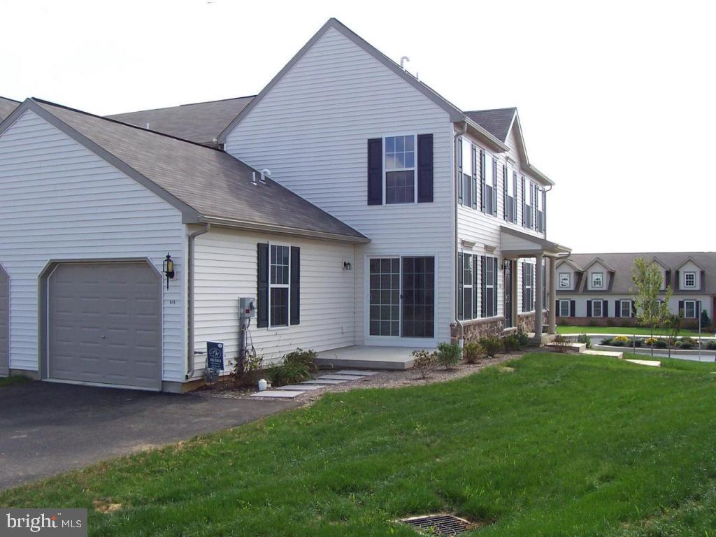 615 East Newport Road, Unit 3 Lititz, PA 17543 - Photo 2 of 8