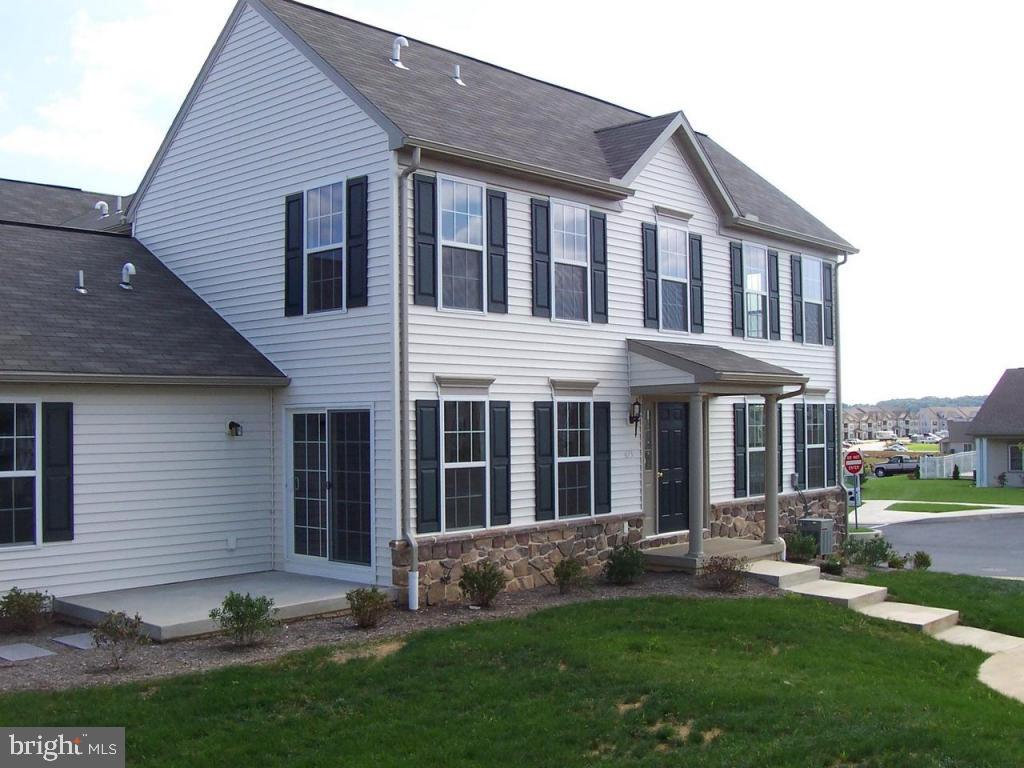 615 East Newport Road, Unit 3 Lititz, PA 17543 - Photo 3 of 8