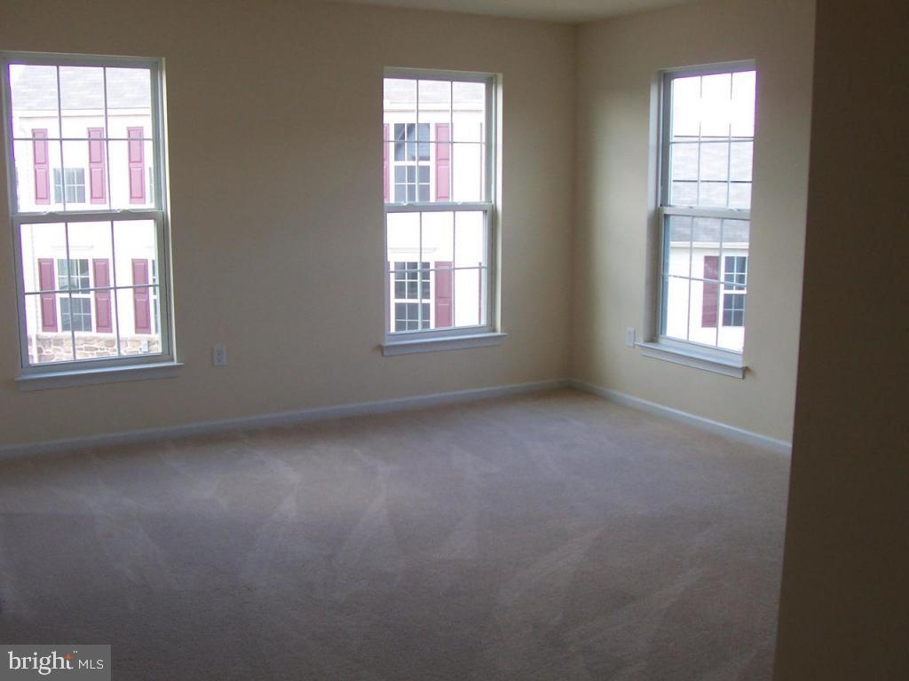 615 East Newport Road, Unit 3 Lititz, PA 17543 - Photo 7 of 8
