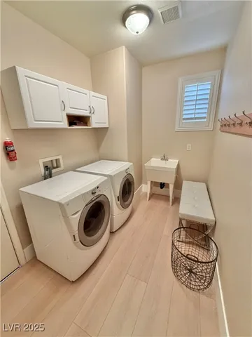 $3,995 | 858 La Sconsa Drive, Las Vegas, NV 89138