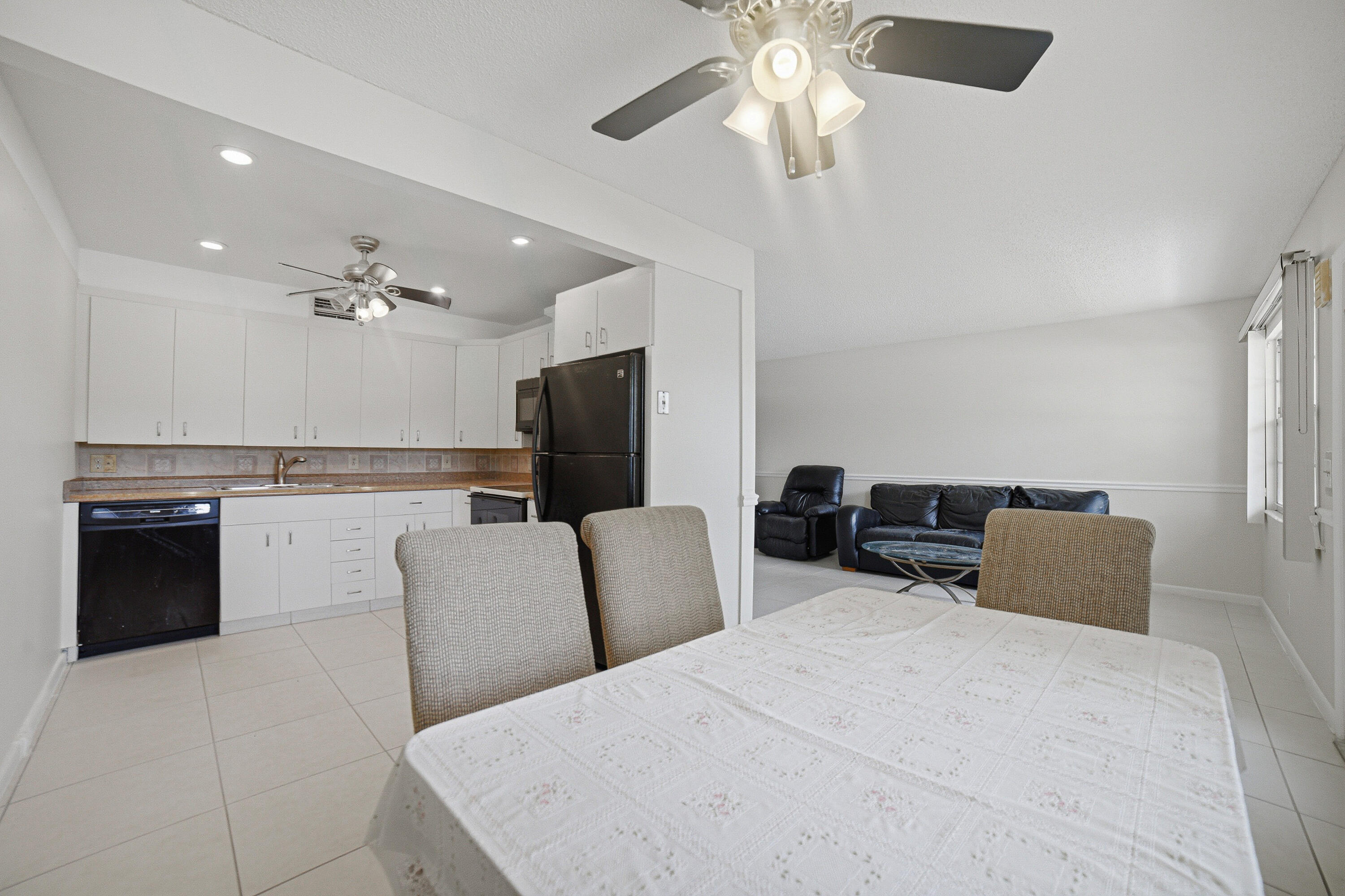 1025 Newcastle B, Unit 1025 Boca Raton, FL 33434 - Photo 10 of 31 Dining Area-Kitchen