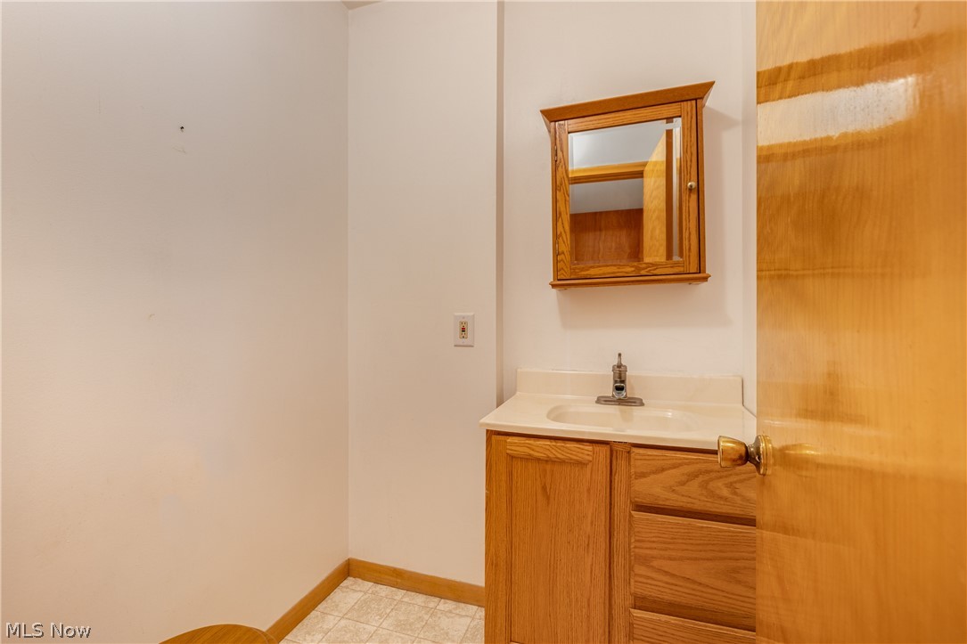 2210 Dexter Road Akron, OH 44320 - Photo 14 of 29