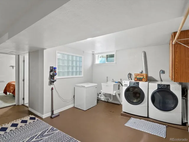 a view of a bedroom with washer and dryer