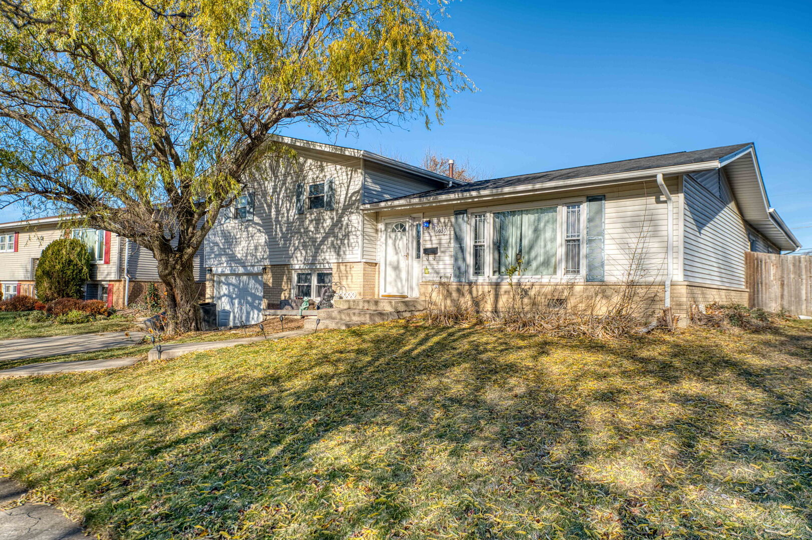 a view of a house with a yard