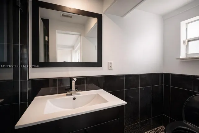 $999,000 | 2413 Nassau Lane, Fort Lauderdale, FL 33312