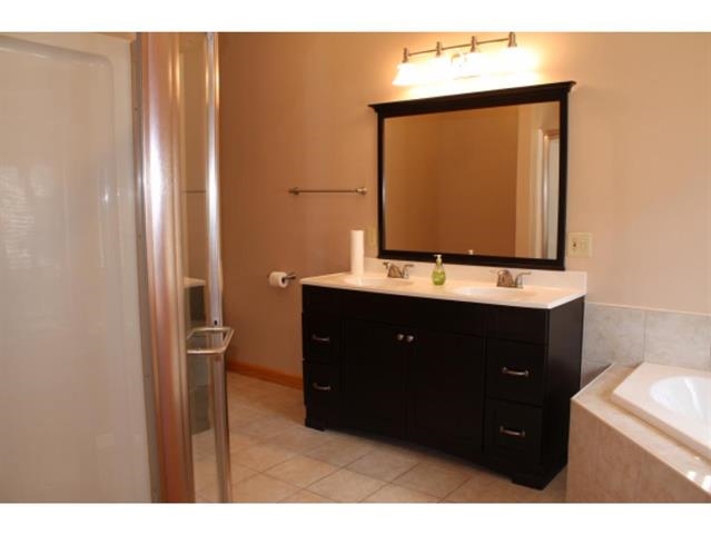 142 Chases Grove Road Derry, NH 03038 - Photo 6 of 17
