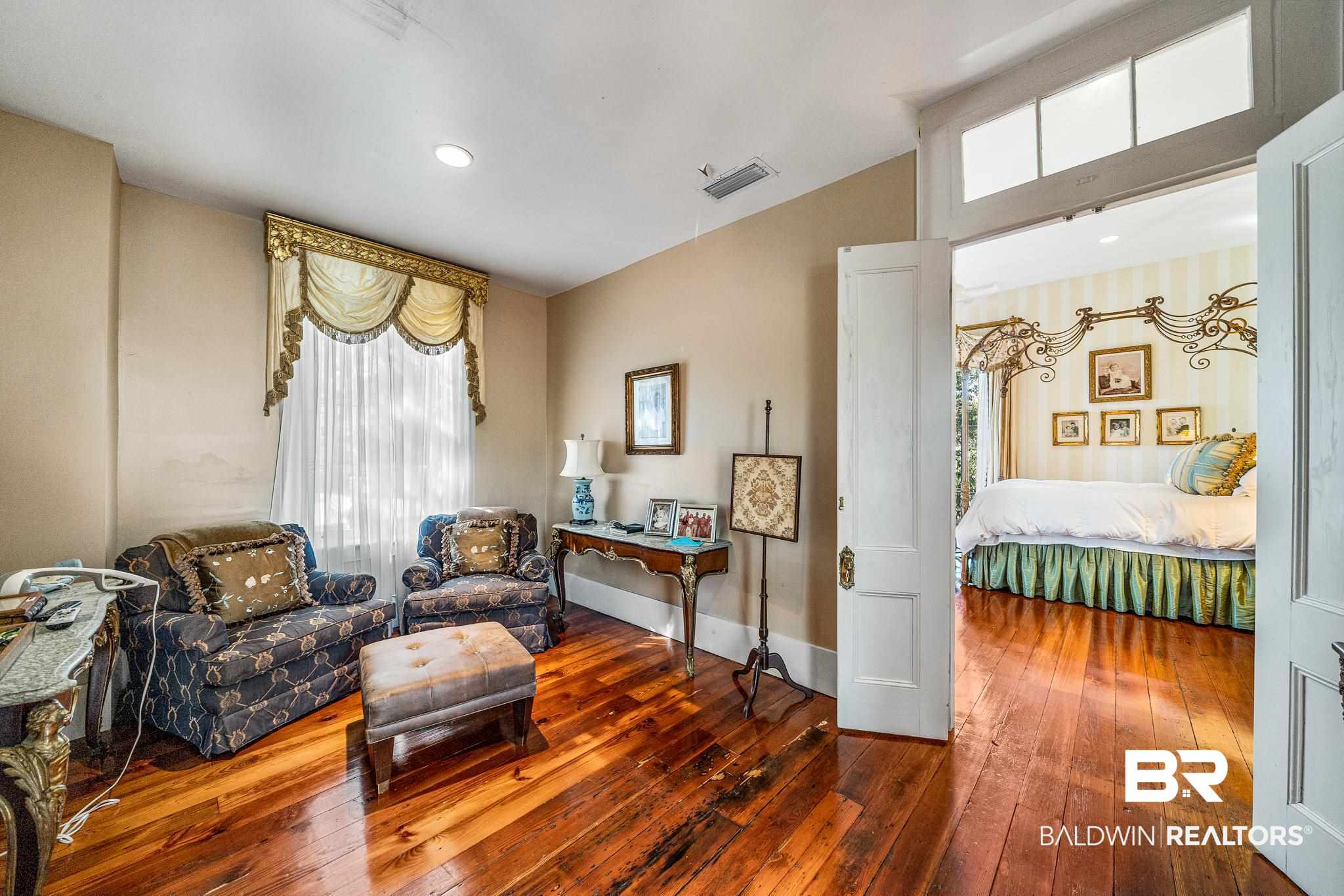 253 State Street Mobile, AL 36603 - Photo 20 of 41 Sitting Area Off Primary