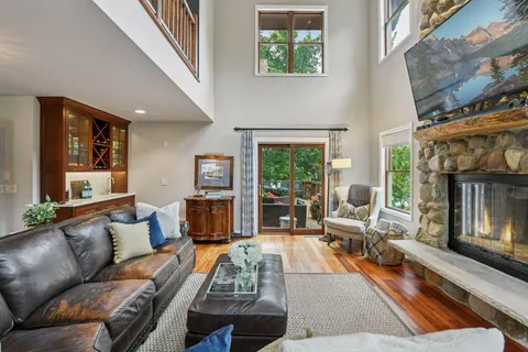 $1,750,000 | 126 Courtland Street, Excelsior, MN 55331