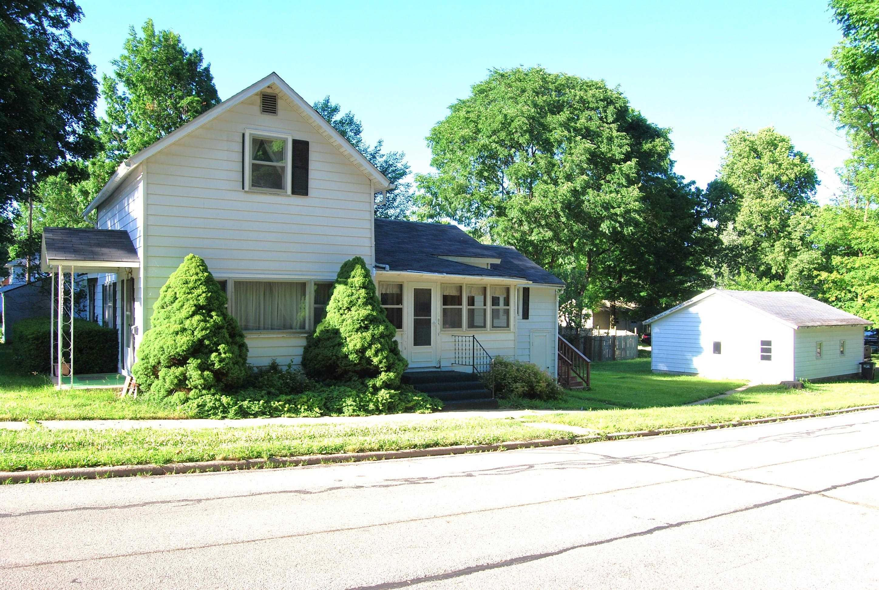 214 South Elm Street Albion, IN 46701 - Photo 2 of 9