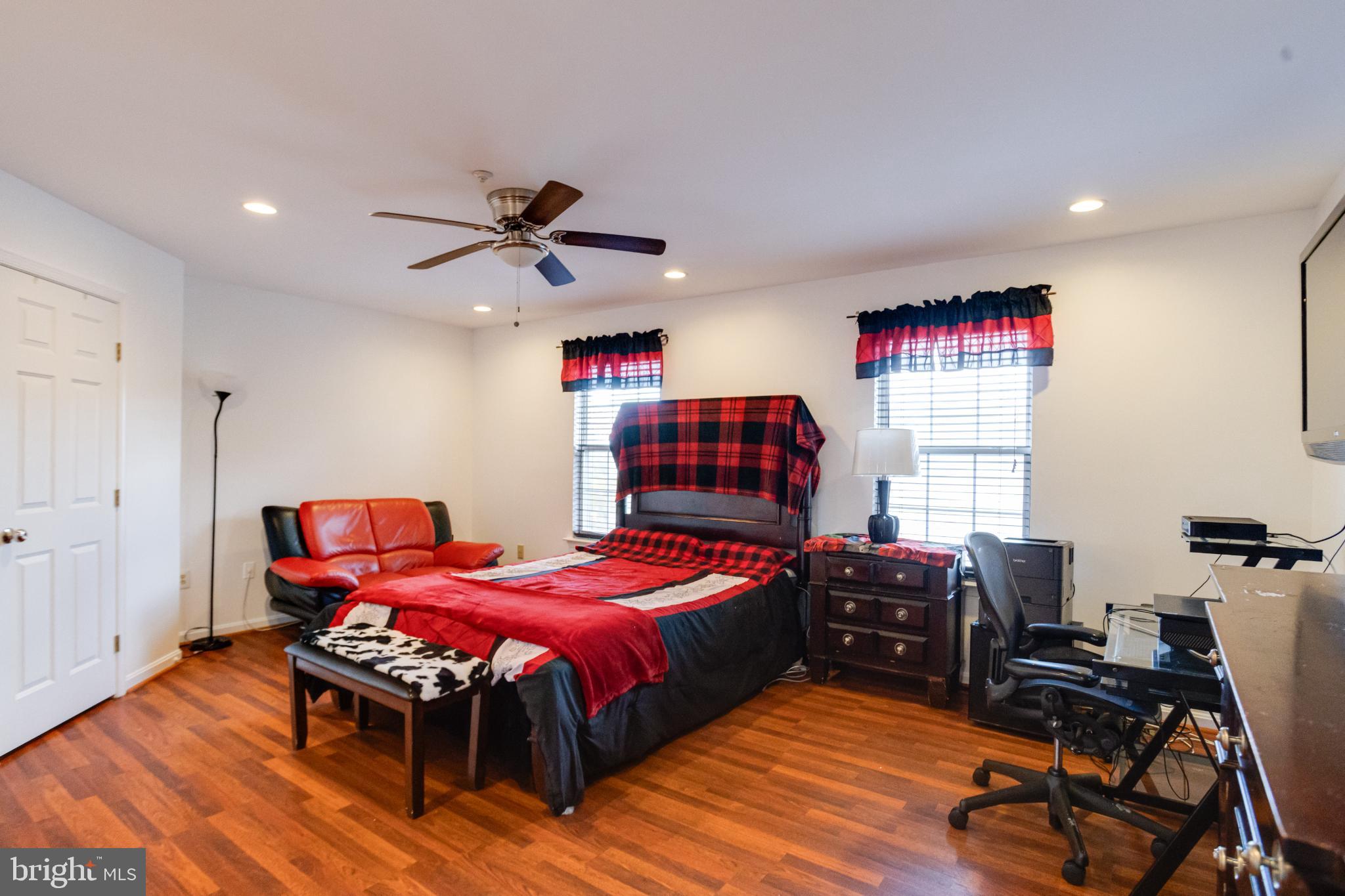 2006 Ripley Point Court Odenton, MD 21113 - Photo 32 of 51 Cozy retreat with warm wooden floors.