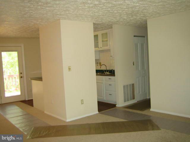 3217 Napper Road Alexandria, VA 22306 - Photo 3 of 28 Interior (General)