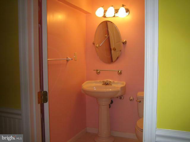 3217 Napper Road Alexandria, VA 22306 - Photo 22 of 28 Bath