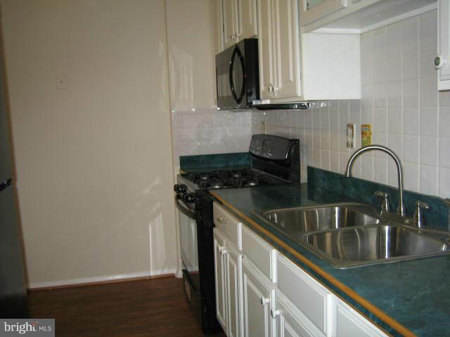 3217 Napper Road Alexandria, VA 22306 - Photo 5 of 28 Kitchen