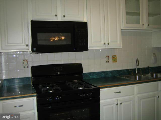 3217 Napper Road Alexandria, VA 22306 - Photo 7 of 28 Kitchen