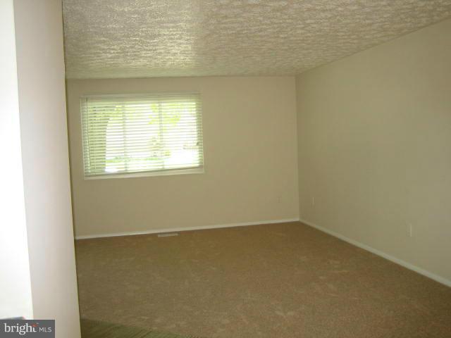 3217 Napper Road Alexandria, VA 22306 - Photo 10 of 28 Living Room