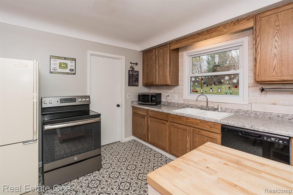 290 Maplehill Road Rochester Hills, MI 48306 - Photo 15 of 22