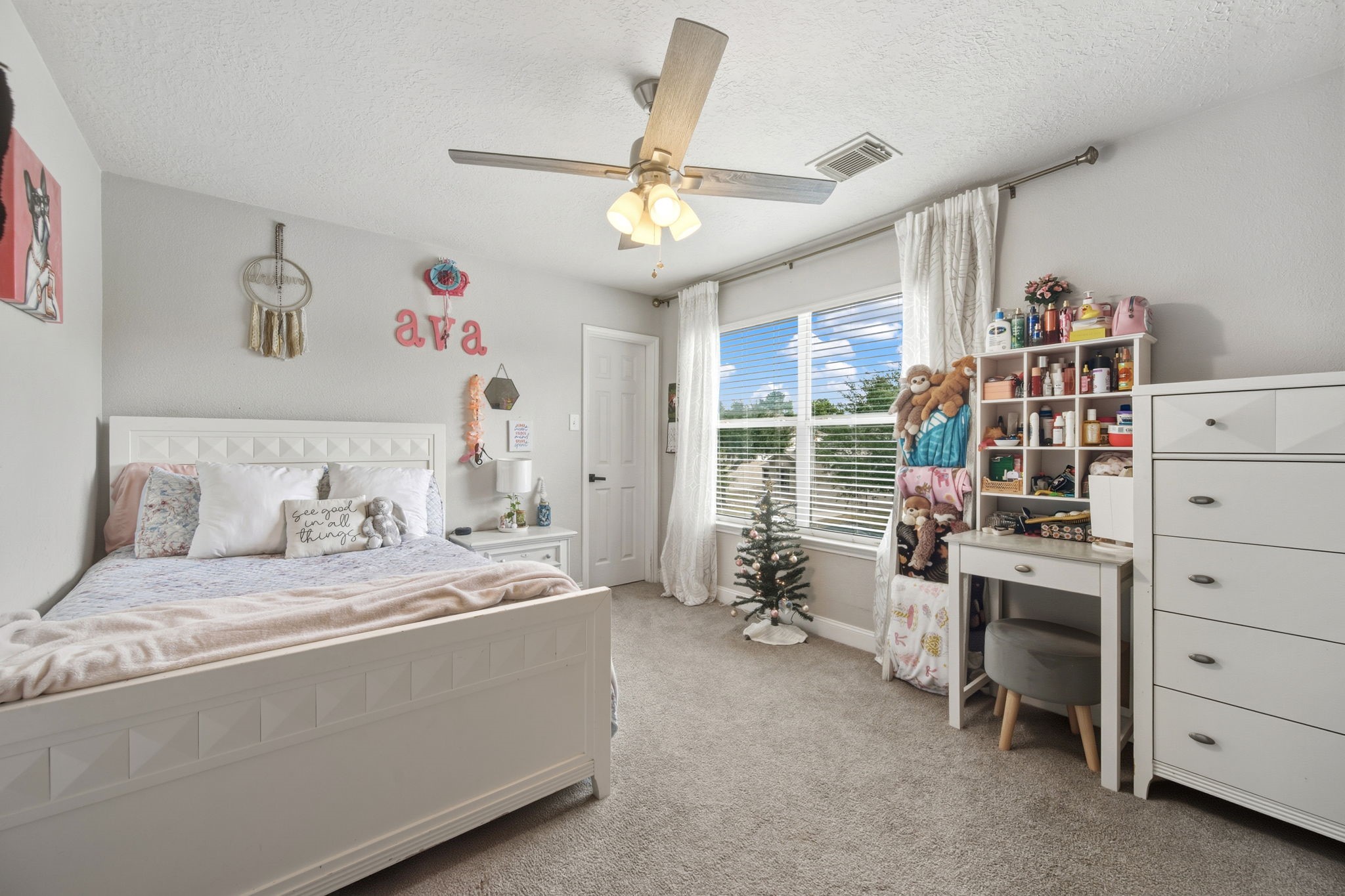 29631 Legends Line Drive Spring, TX 77386 - Photo 29 of 35 a room with a bed and furniture