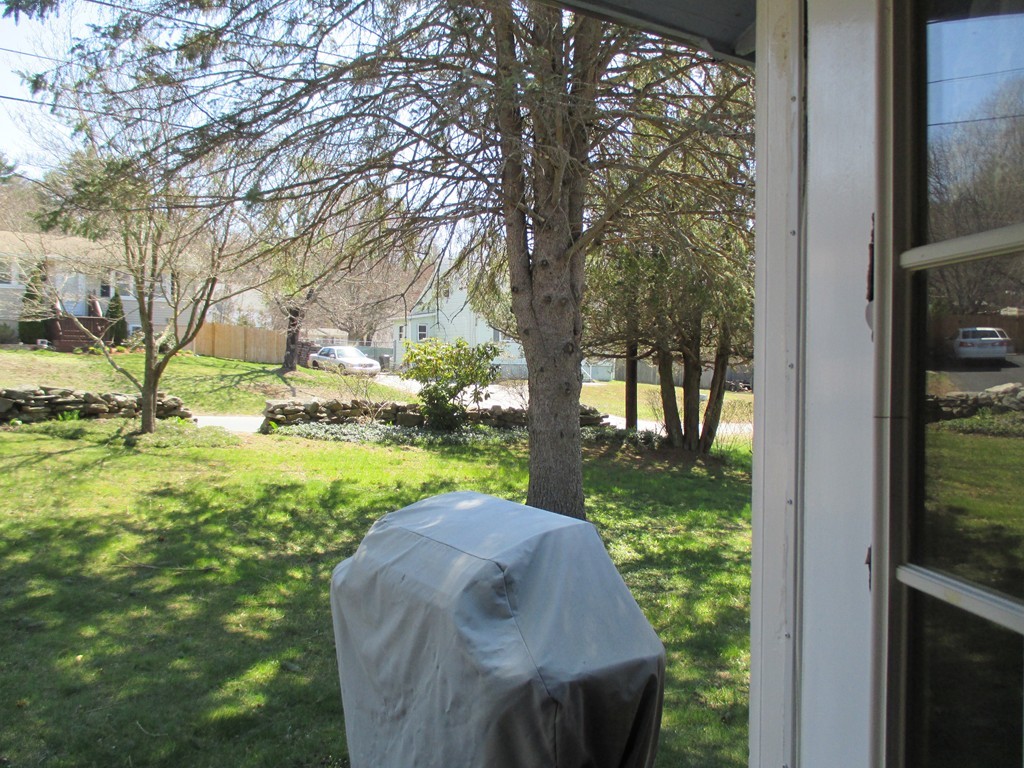 46 Roberta Road Blackstone, MA 01504 - Photo 3 of 30 Gallery Image 3