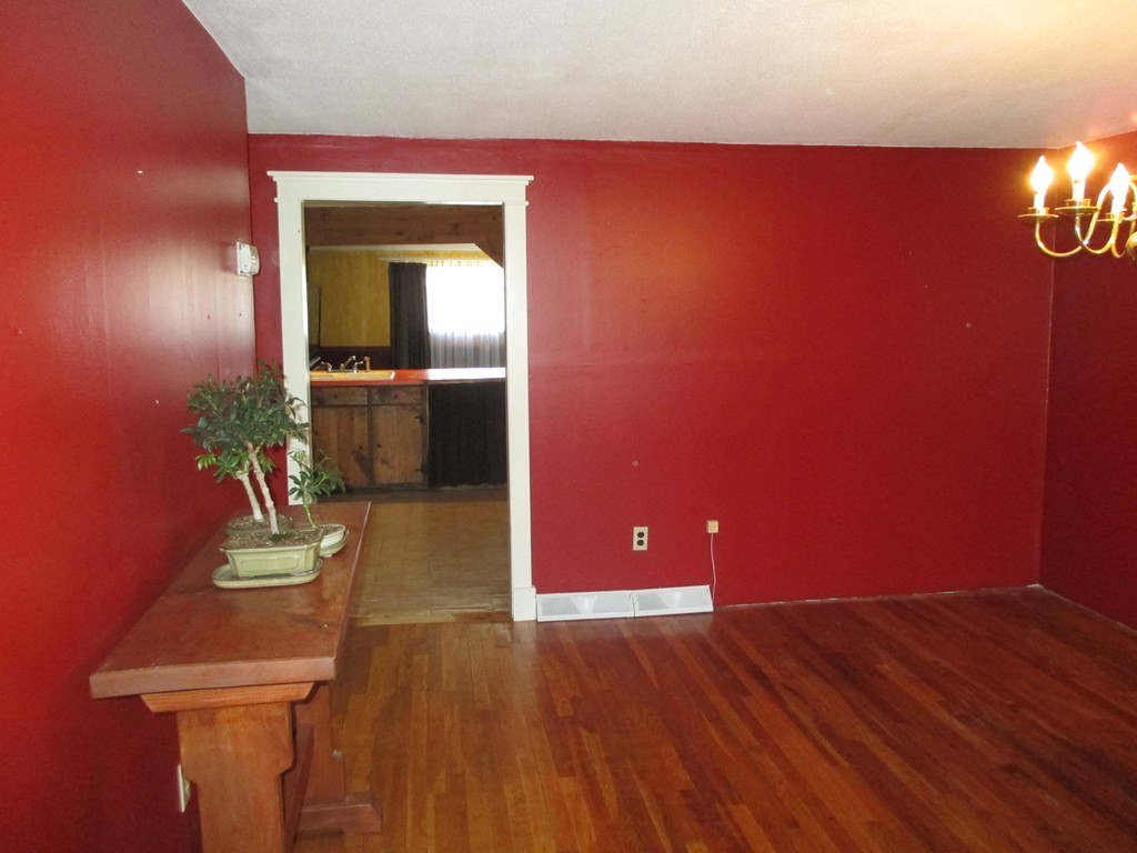 46 Roberta Road Blackstone, MA 01504 - Photo 5 of 30 Gallery Image 5