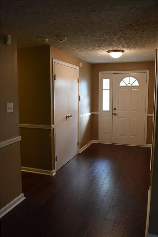 1722 Shawnee Road Indianapolis, IN 46260 - Photo 2 of 17 Gallery Image 2