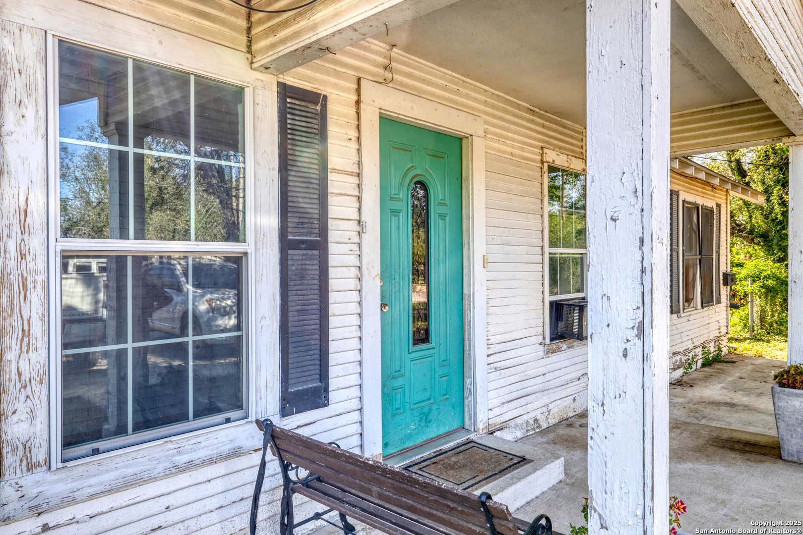 806 South Park Street Uvalde, TX 78801 - Photo 2 of 25 a view of a entryway door front of house