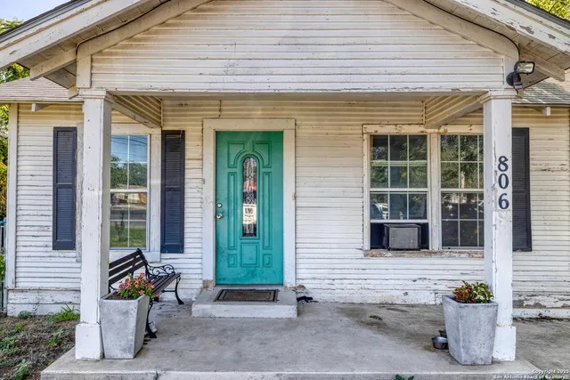 $175,000 | 806 South Park Street, Uvalde, TX 78801