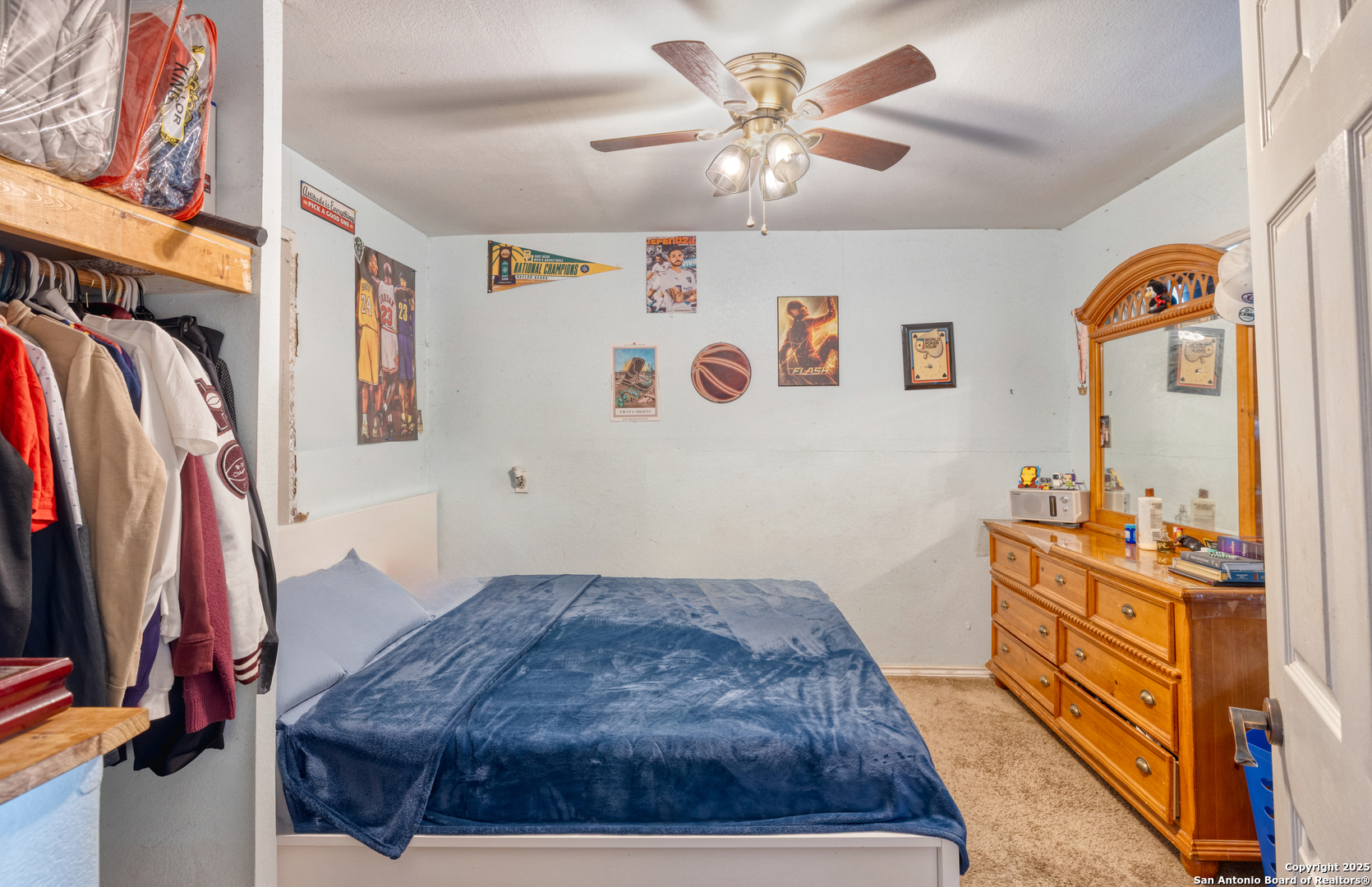806 South Park Street Uvalde, TX 78801 - Photo 6 of 25 a living room with furniture and a flat screen tv