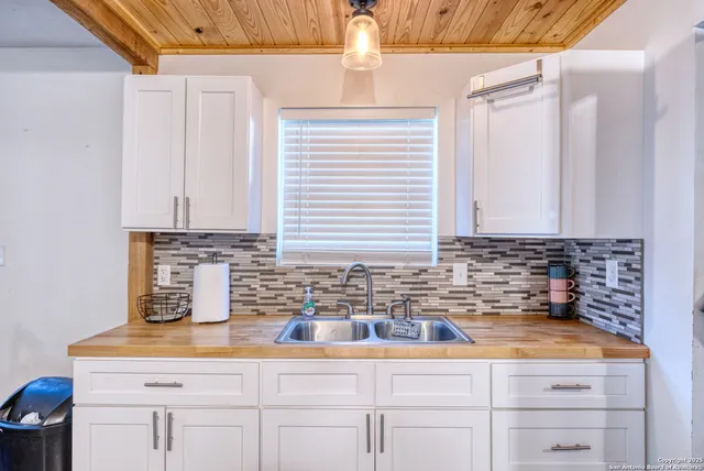 $175,000 | 806 South Park Street, Uvalde, TX 78801