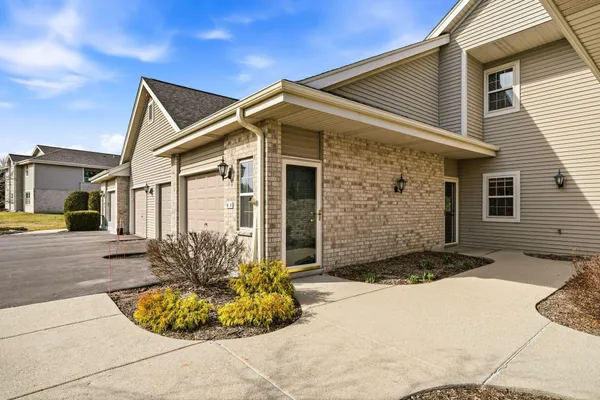 $329,000 | 18520 Emerald Circle, Unit F, Brookfield, WI 53045