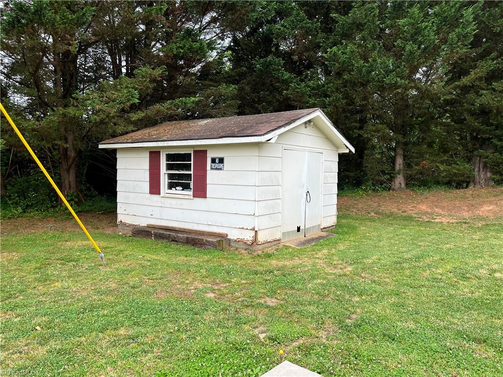2476 Red Brush Road Mount Airy, NC 27030 - Photo 9 of 29 Gallery Image 9