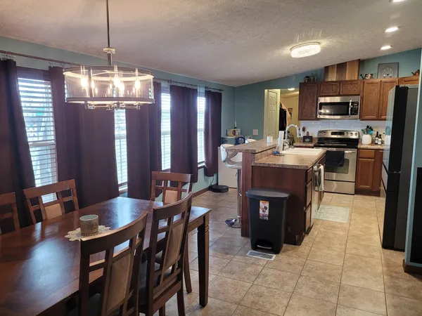 $242,500 | 17362 North Idlewood Lane, Mount Vernon, IL 62864
