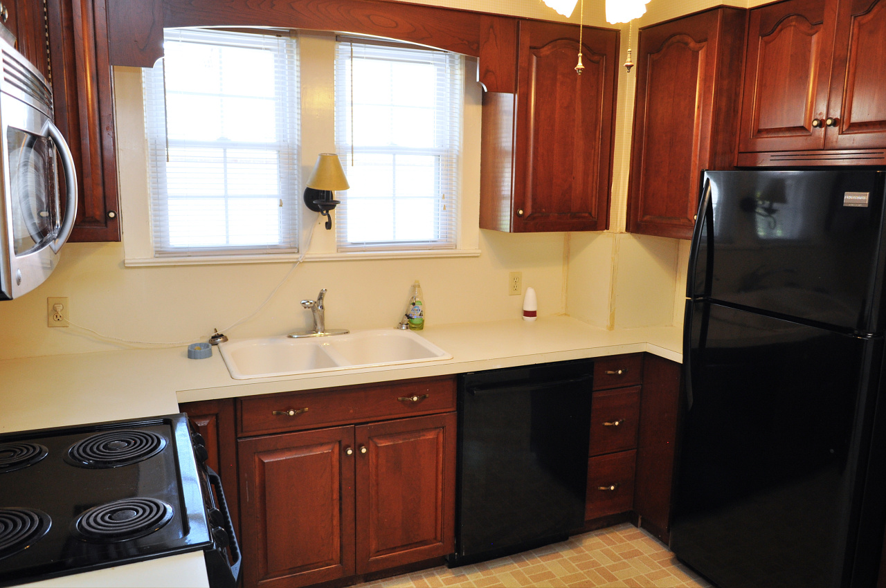 426 Fieldale Road Northeast Roanoke, VA 24012 - Photo 14 of 46 Kitchen