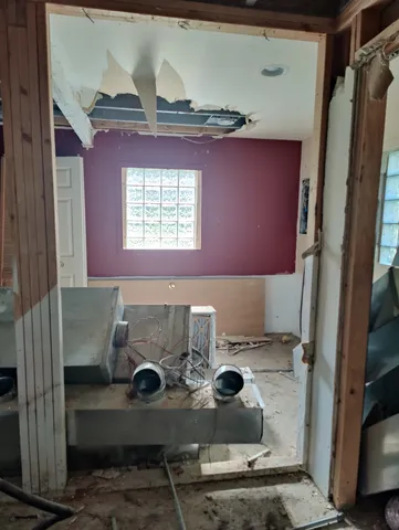 a view of entryway with furniture