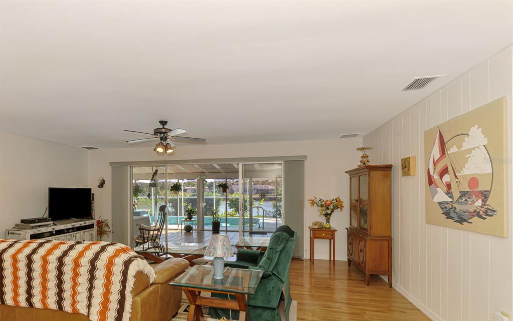 6146 Rockefeller Avenue Sarasota, FL 34231 - Photo 8 of 16