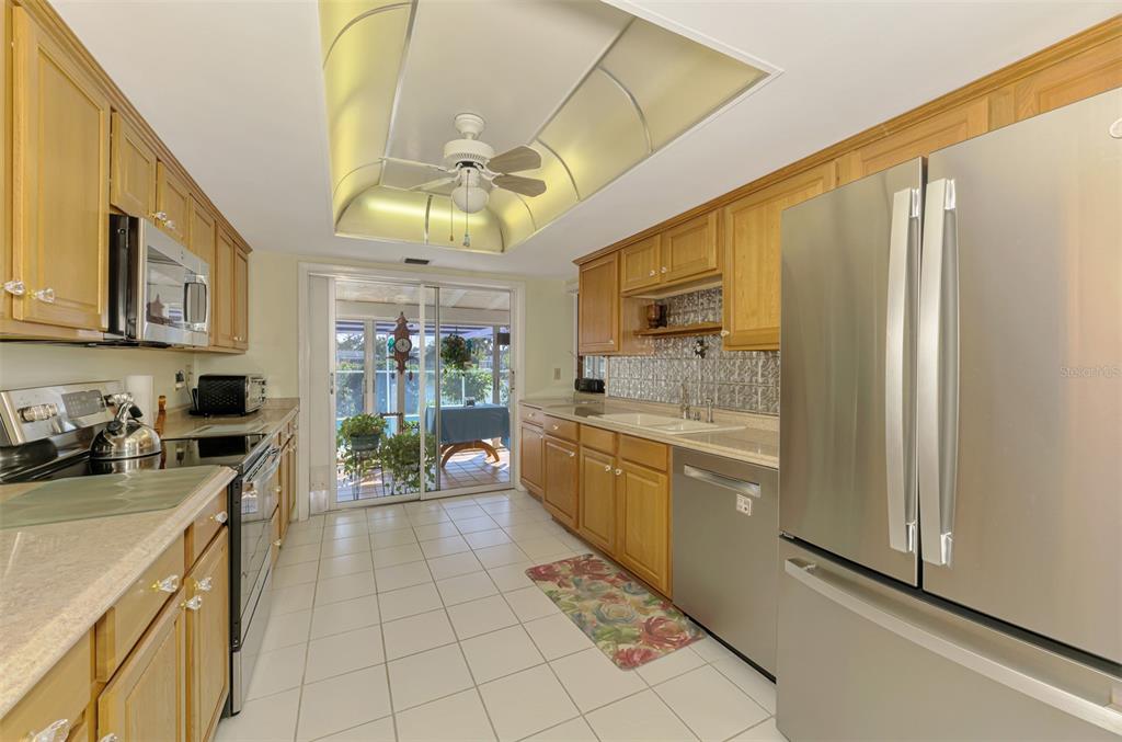 6146 Rockefeller Avenue Sarasota, FL 34231 - Photo 10 of 16