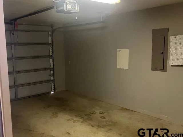 $1,300 | 6090 Creekside Circle, Tyler, TX 75703