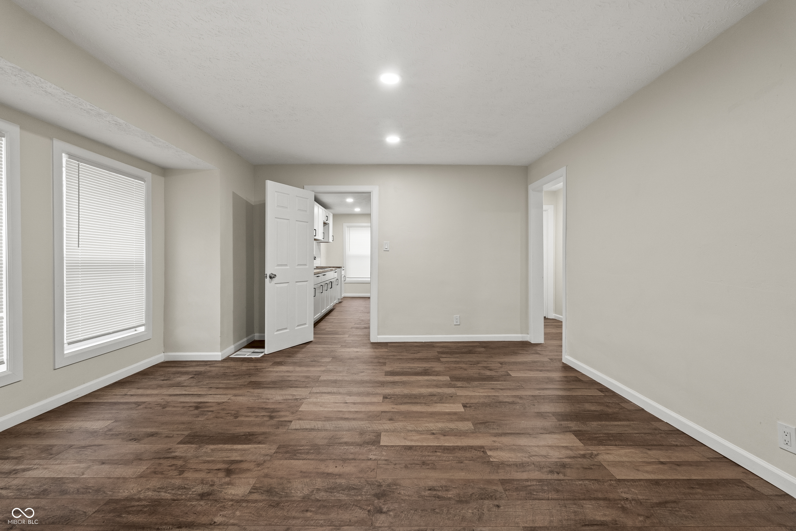 1260 Hiatt Street Indianapolis, IN 46221 - Photo 4 of 29